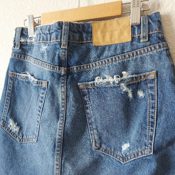 Zara Trafalve Denimwear Distressed Exposed Zipper Jean Skirt Size Small Festival - Picture 7 of 7